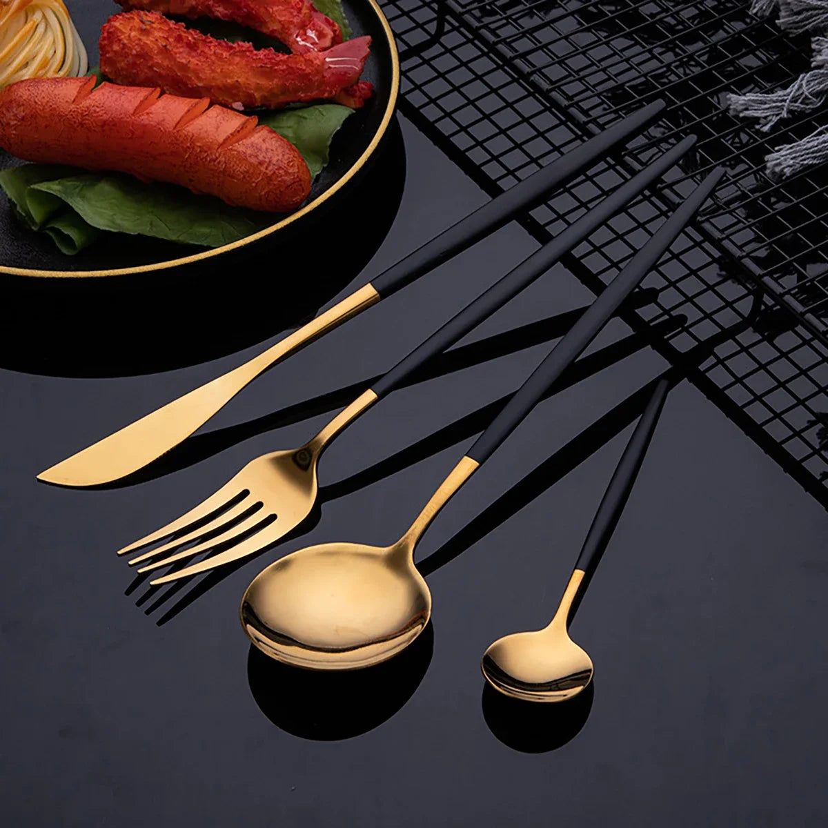 24Pcs Tableware Sets Stainless Steel Cutlery Spoon Fork Knife Mirror Dinnerware Kitchen Western Silverware Gift Box Set Flatware