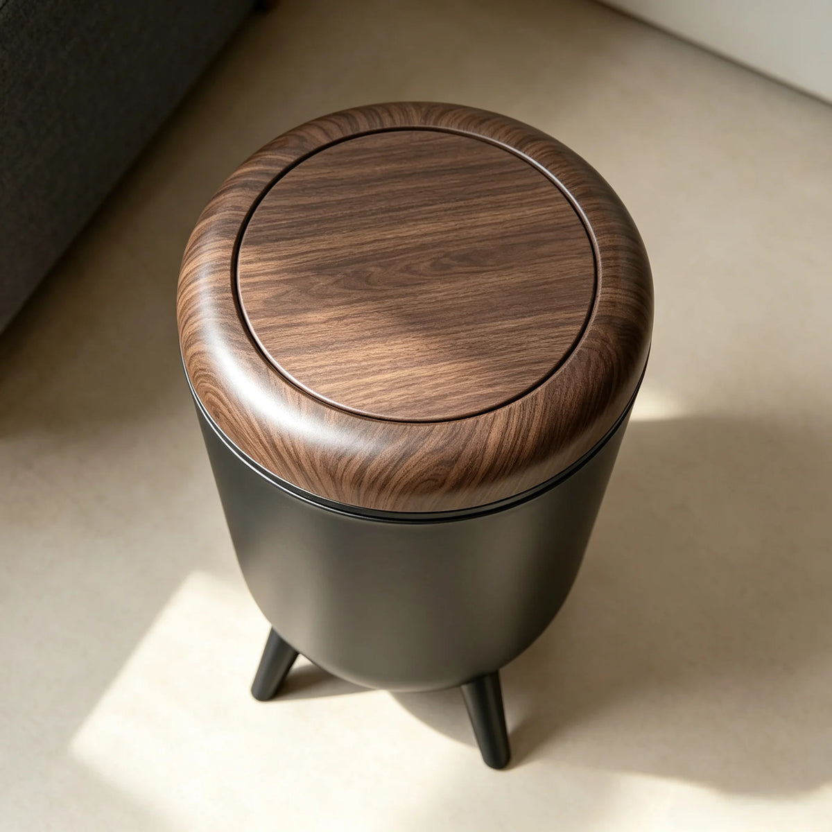 Tall Press‑Open Lidded Waste Bin with Tripod Stand, Wood‑Grain Lid Decorative Waste Container, Large‑Capacity Floor Trash Can for Home Kitchen Living Room