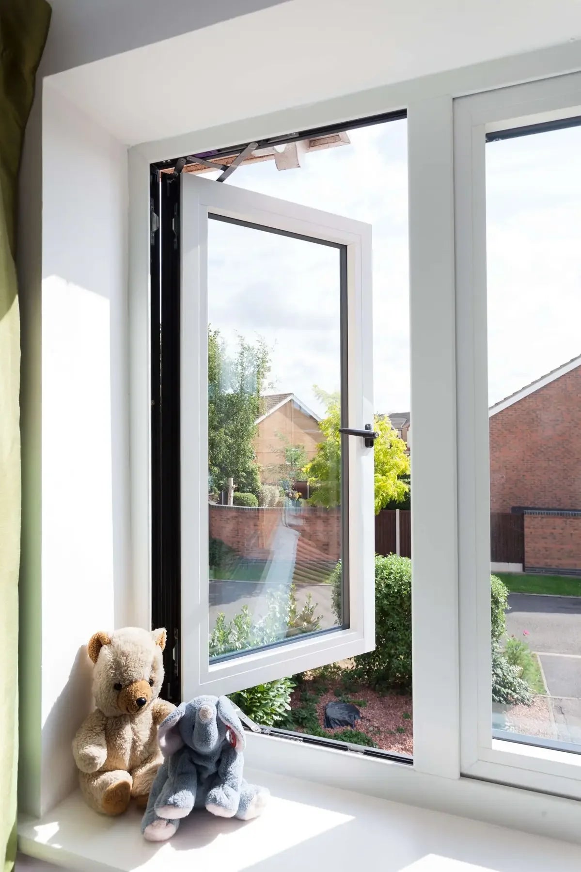 Aluminum Horizontal Tempered Tilt and Turn Windproof Double Glass Window Awning Windows with Screen Glazed Casement Windows